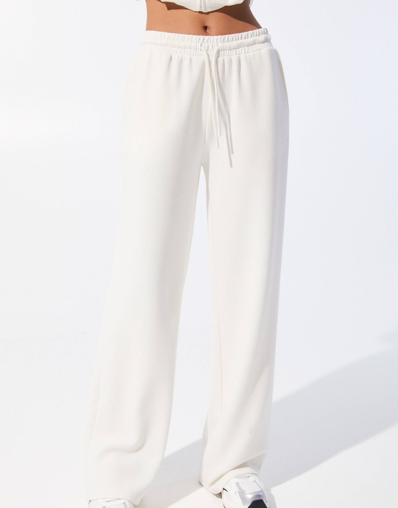 Pull&Bear wide leg jogger in white - ASOS Sample Sale