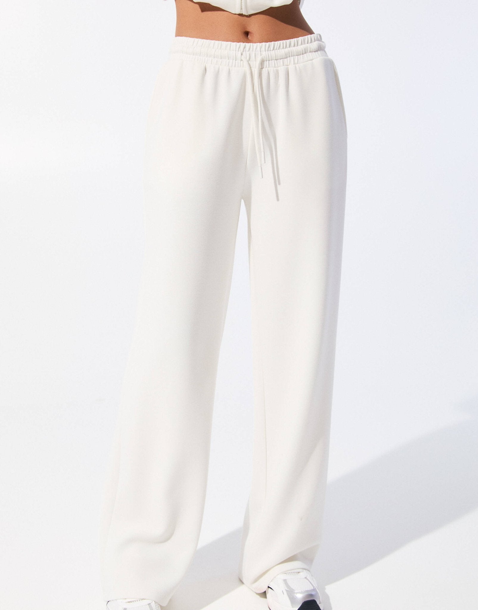Pull&Bear wide leg jogger in white - ASOS Sample Sale