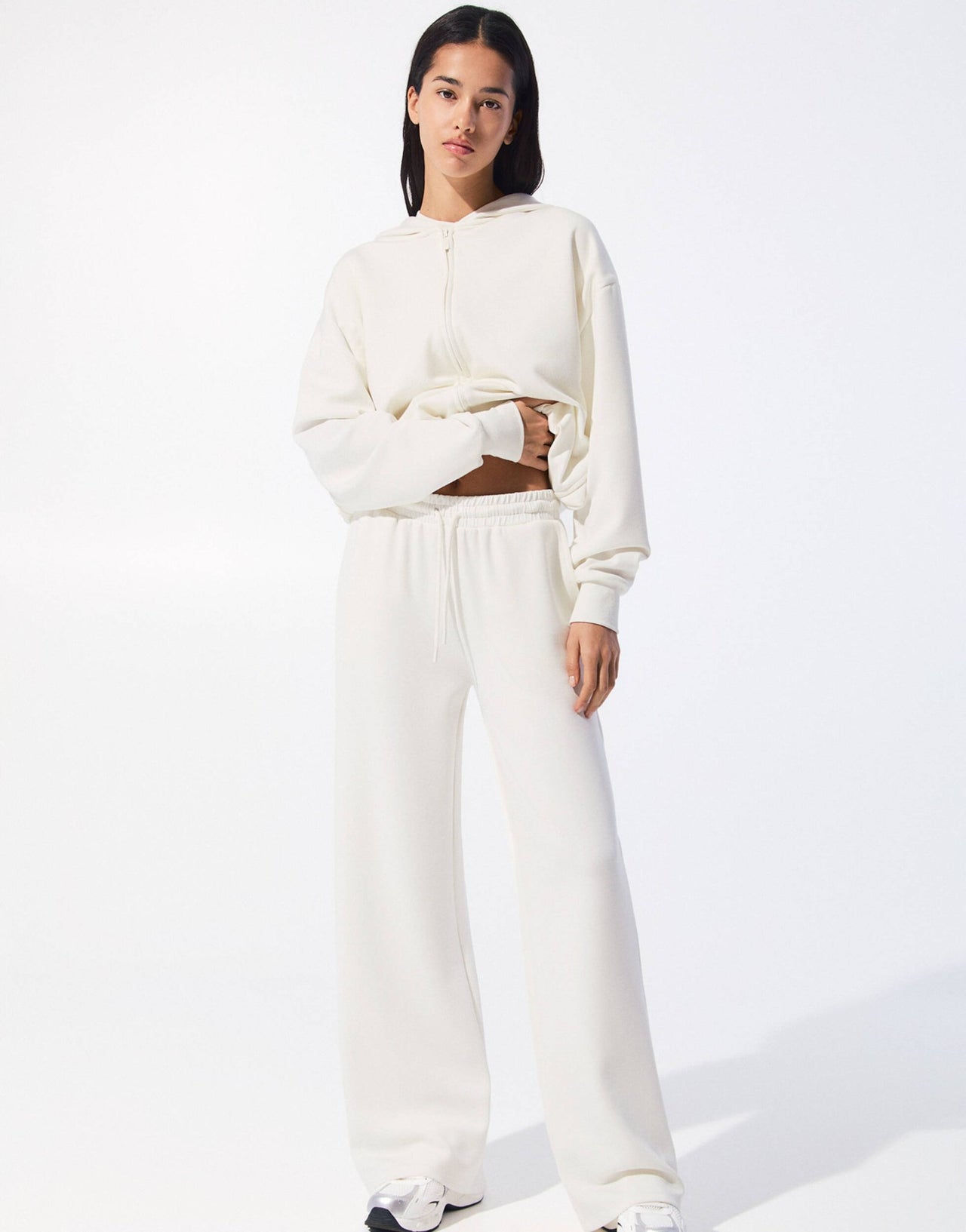 Pull&Bear wide leg jogger in white - ASOS Sample Sale
