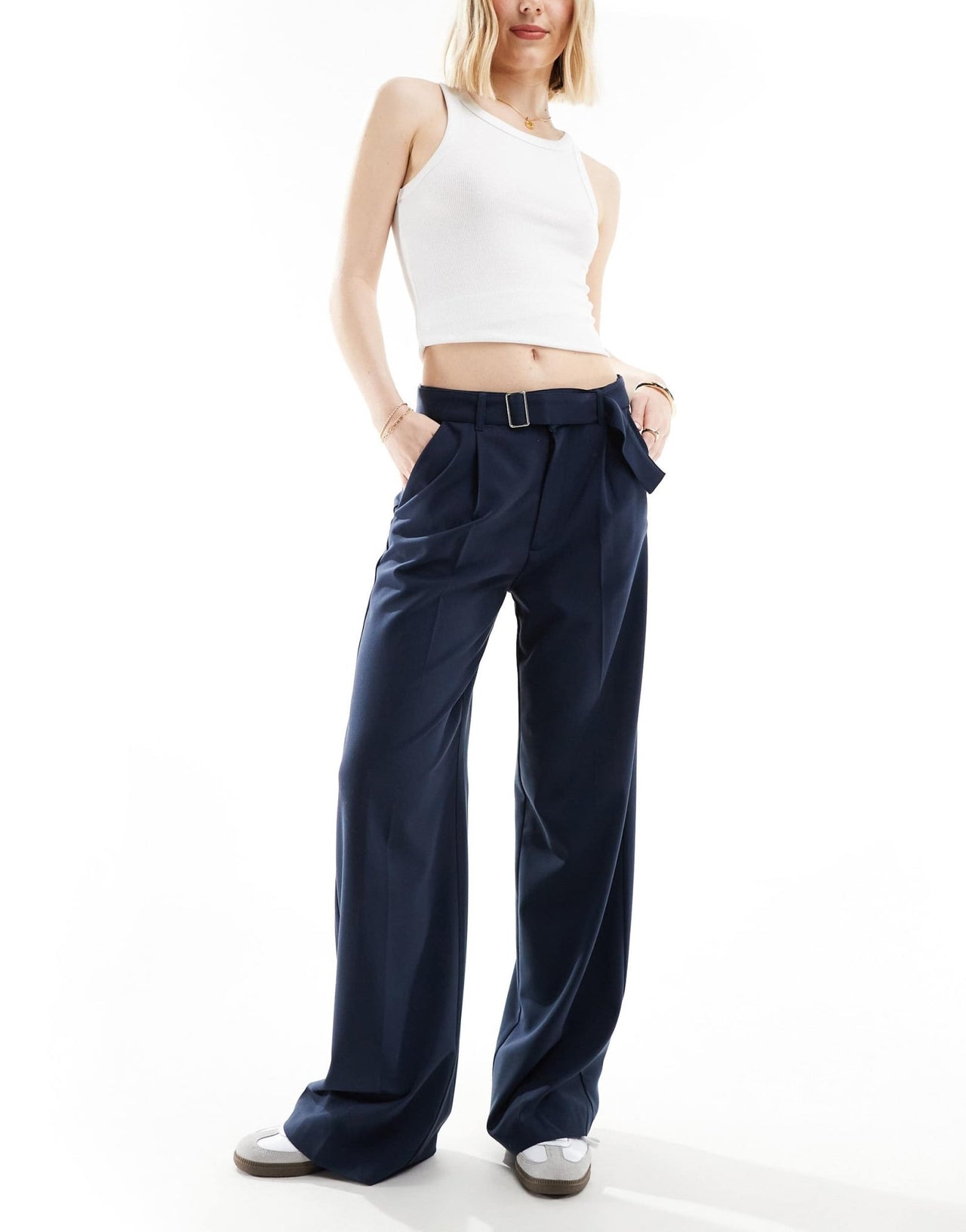Pull&Bear wide leg pleat tailored trouser with belt in navy blue - ASOS Sample Sale