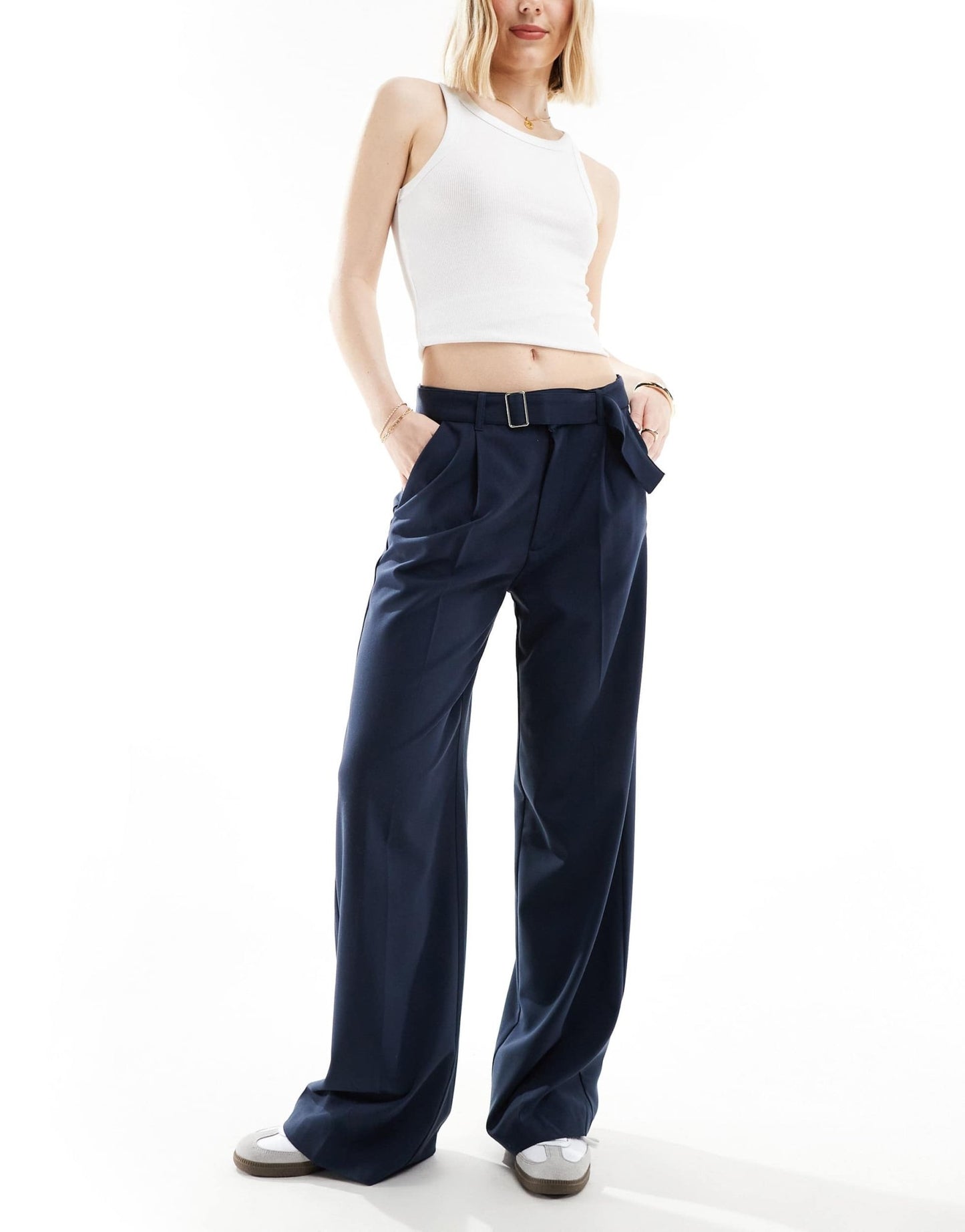 Pull&Bear wide leg pleat tailored trouser with belt in navy blue - ASOS Sample Sale