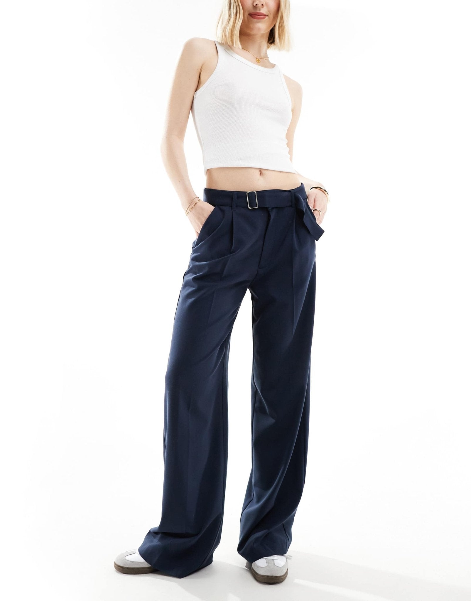 Pull&Bear wide leg pleat tailored trouser with belt in navy blue - ASOS Sample Sale