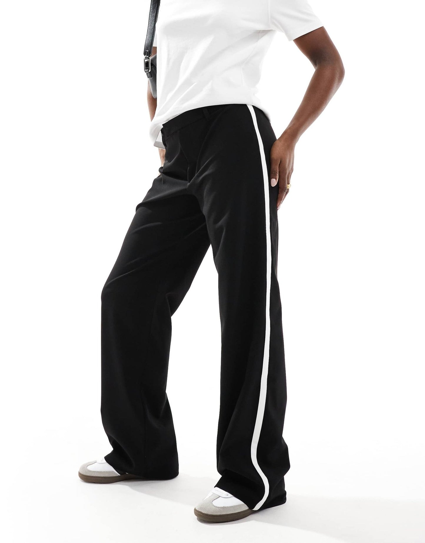 Pull&Bear wide leg trouser with side stripe detail in black - ASOS Sample Sale