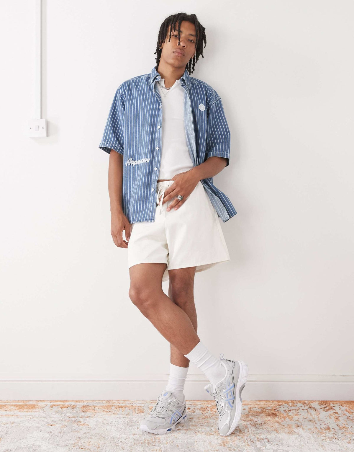 Reclaimed Vintage baggy fit shorter length pull on chino short in ecru - ASOS Sample Sale