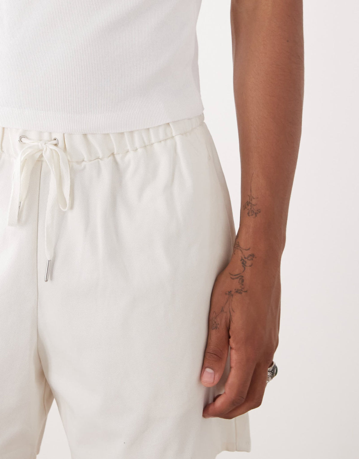 Reclaimed Vintage baggy fit shorter length pull on chino short in ecru - ASOS Sample Sale