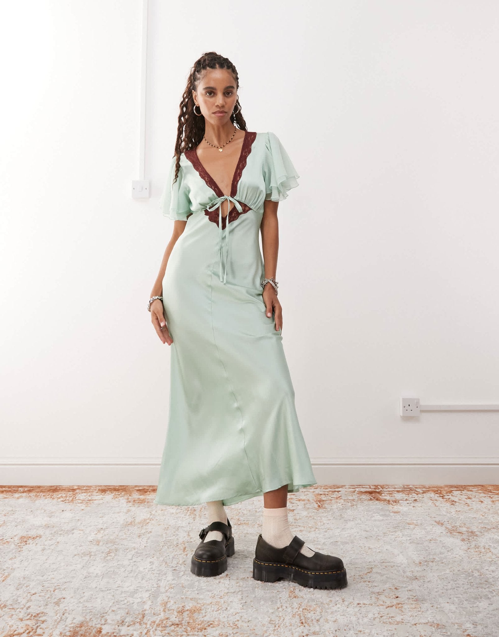 Reclaimed Vintage maxi tea dress with keyhole and contrast lace in mint green - ASOS Sample Sale