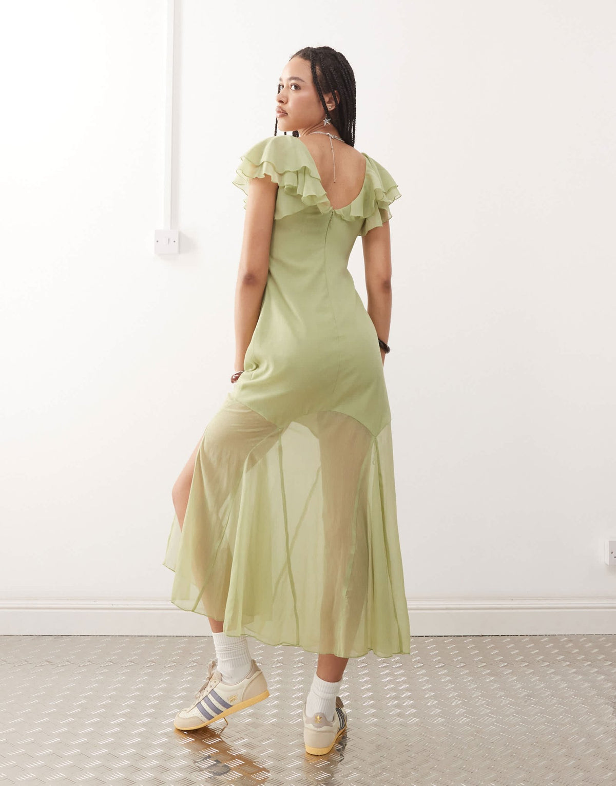 Reclaimed Vintage midi tea dress with lace panels and flutter sleeves in pastel green - ASOS Sample Sale
