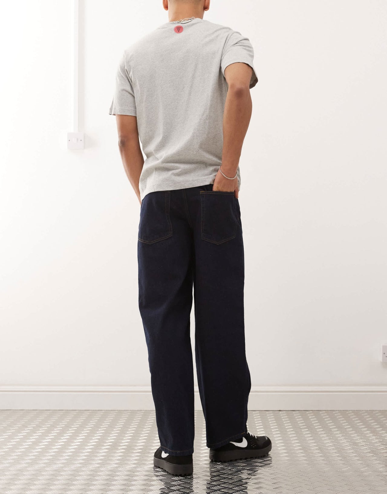 Reclaimed Vintage relaxed jean in indigo wash - ASOS Sample Sale