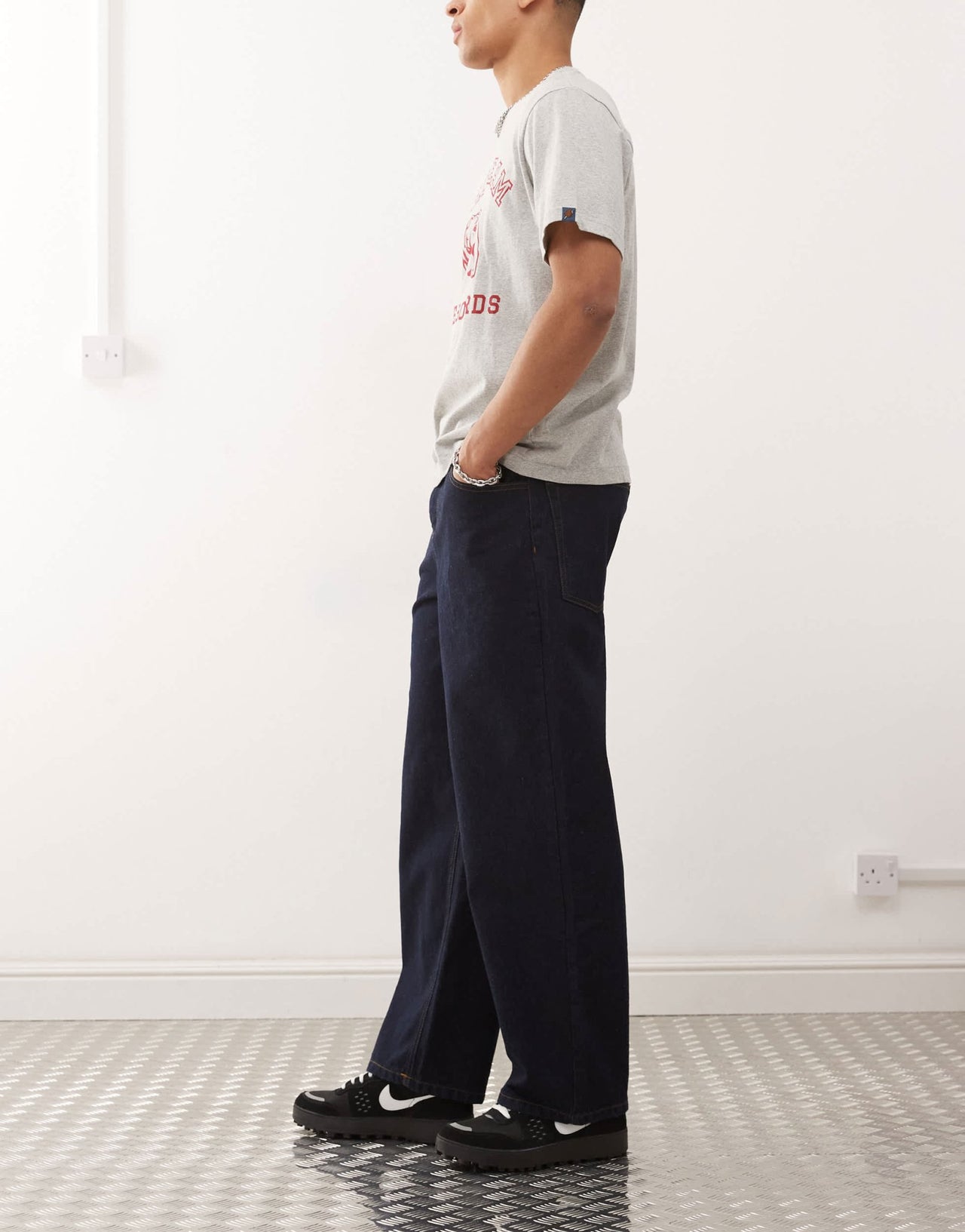 Reclaimed Vintage relaxed jean in indigo wash - ASOS Sample Sale