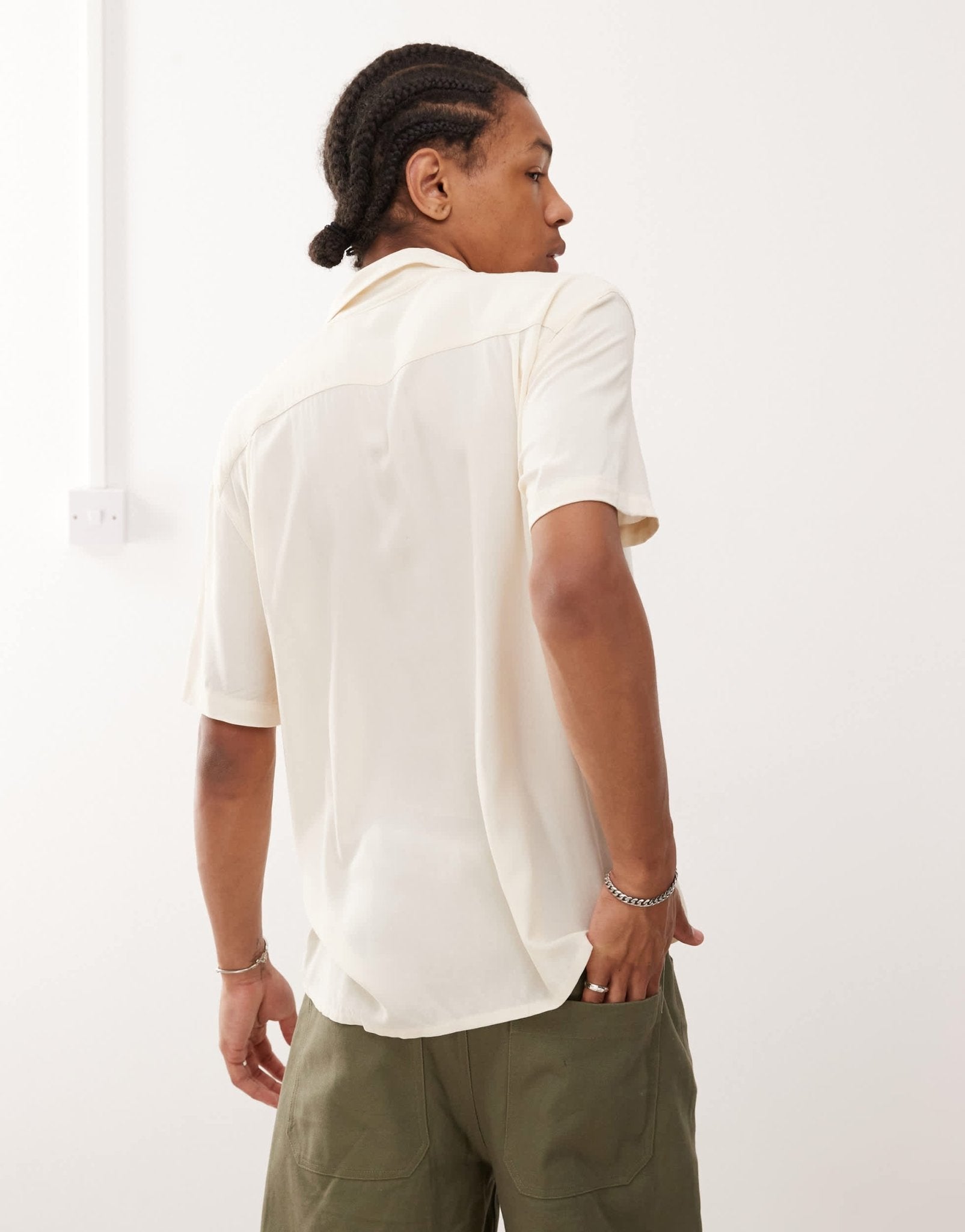 Reclaimed Vintage short sleeve boxy revere shirt in ecru viscose - ASOS Sample Sale