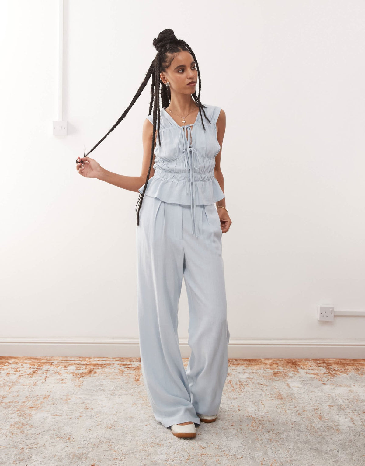 Reclaimed Vintage wide leg relaxed linen blend trouser in power blue - ASOS Sample Sale