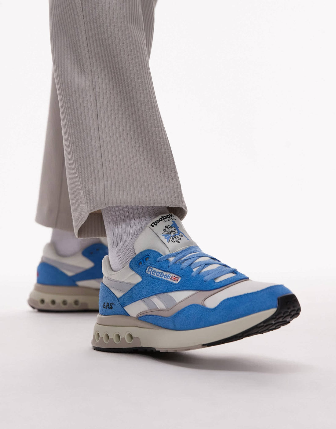 Reebok ERS World trainers in blue and white – ASOS Sample Sale