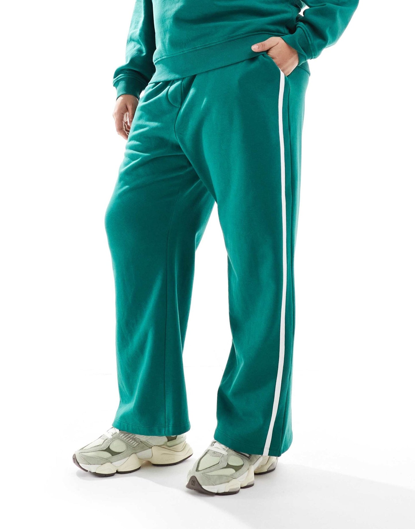Renee Studio Plus exclusive wide leg side stripe contrast tie waist joggers co - ord in green - ASOS Sample Sale