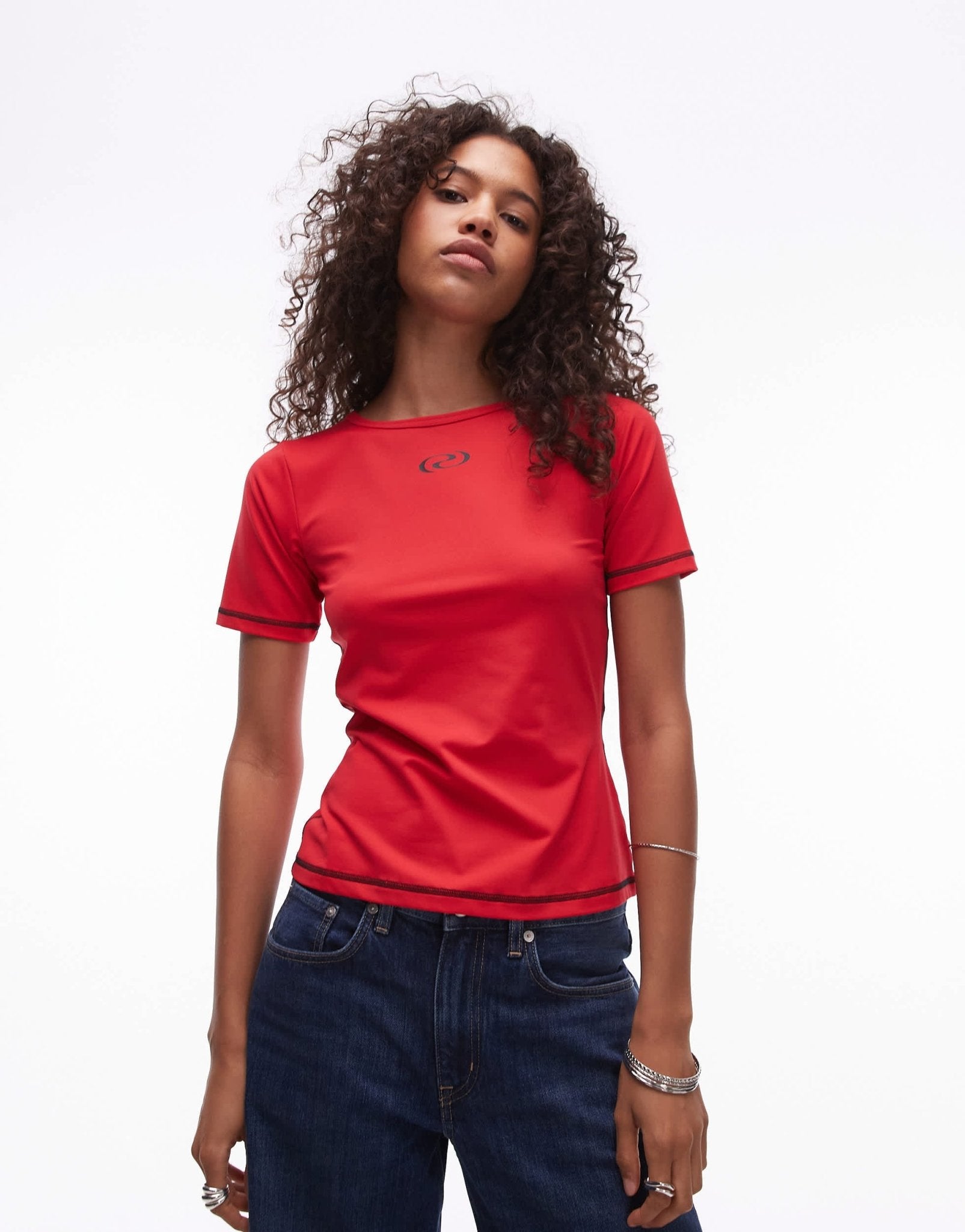 Resume fitted 90s tee in red with black front logo - ASOS Sample Sale