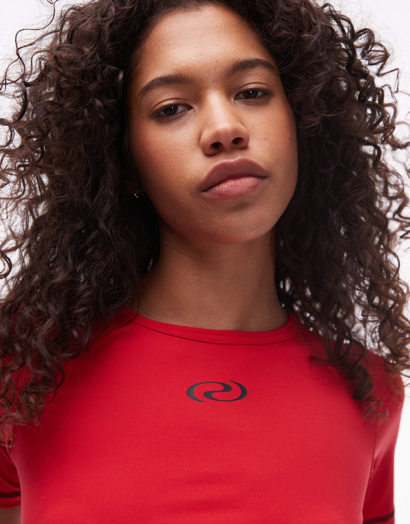 Resume fitted 90s tee in red with black front logo - ASOS Sample Sale