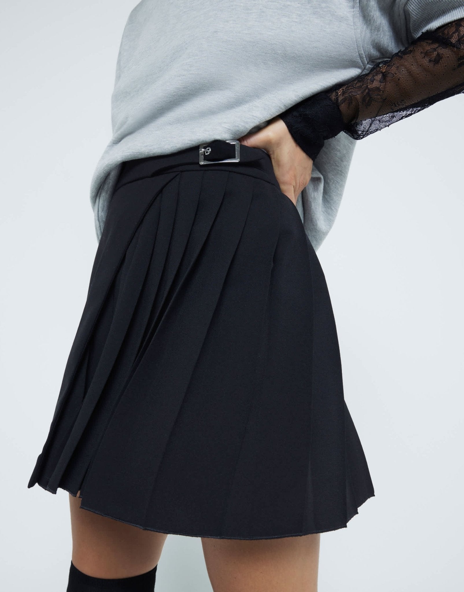 River Island belted pleated mini skirt in black - ASOS Sample Sale