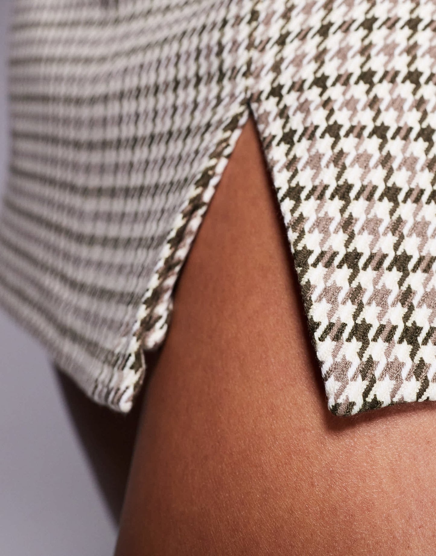 River Island belted skort with split in beige - ASOS Sample Sale