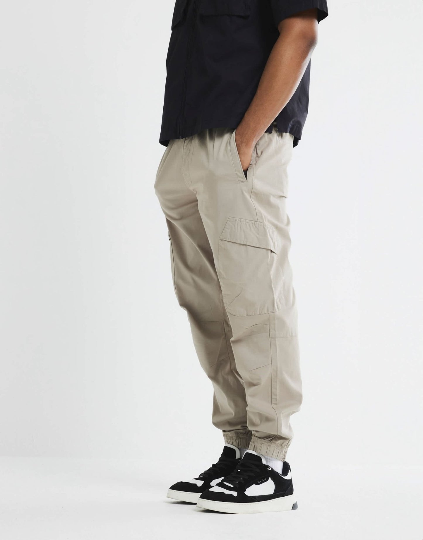 River Island cuffed cargo trousers in medium stone - ASOS Sample Sale