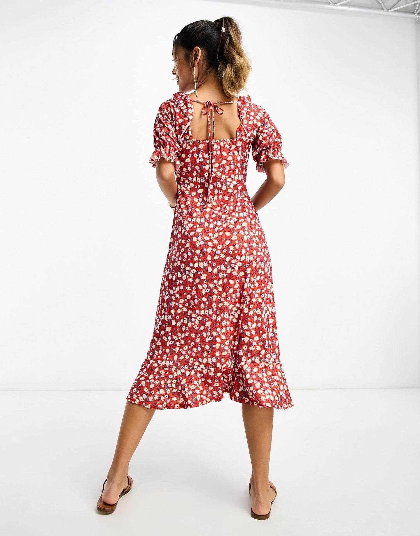 River Island frill neck tea midi dress in black floral print - ASOS Sample Sale
