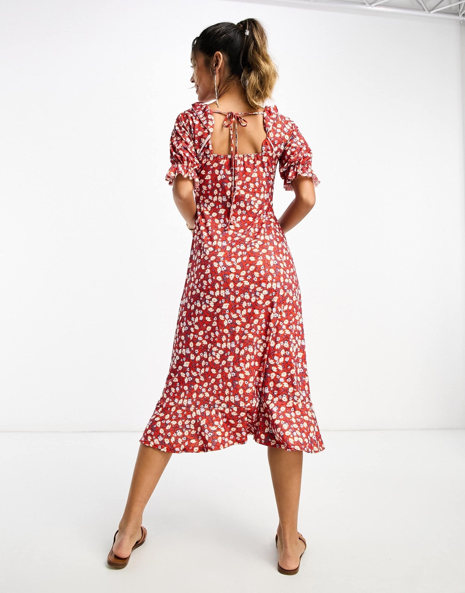 River Island frill neck tea midi dress in black floral print - ASOS Sample Sale