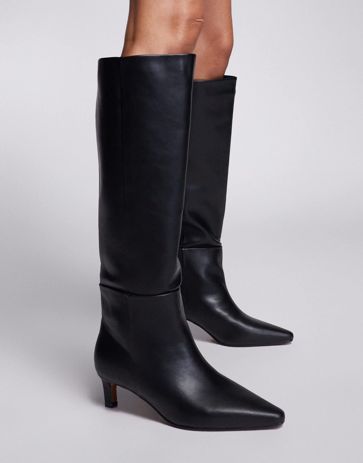River Island kitten heel knee high boot in black - ASOS Sample Sale