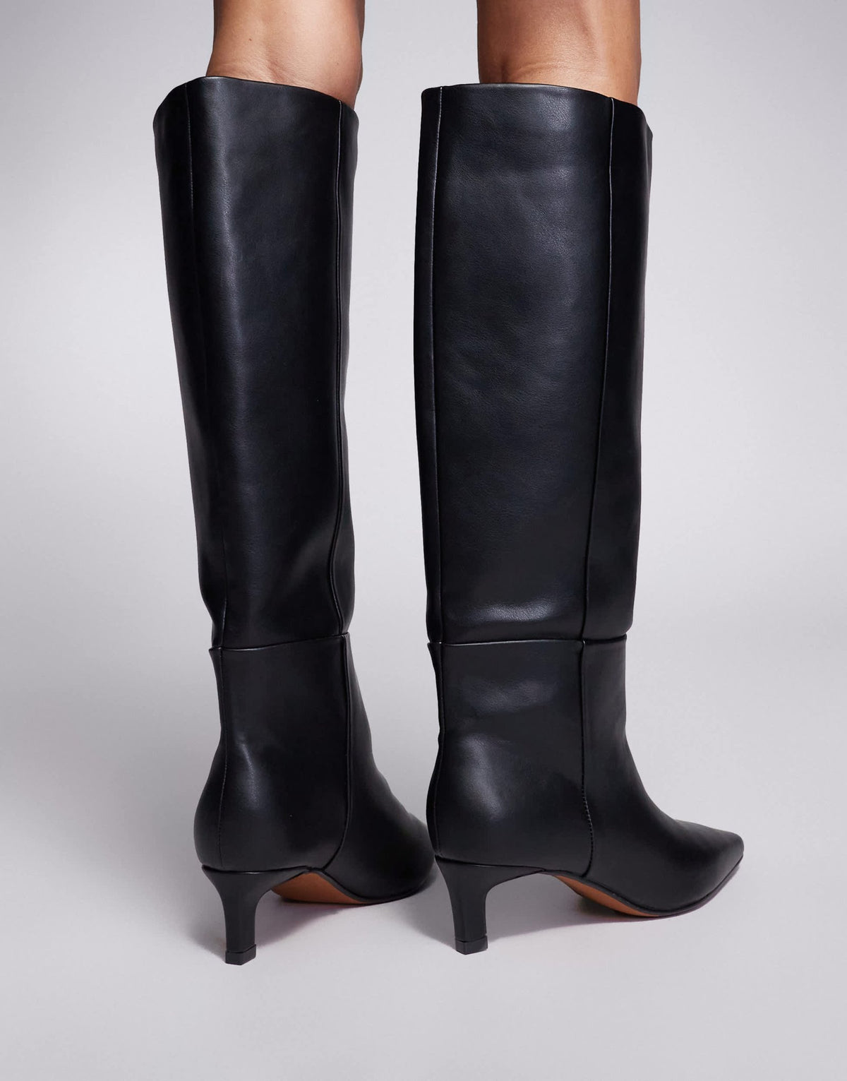 River Island kitten heel knee high boot in black - ASOS Sample Sale