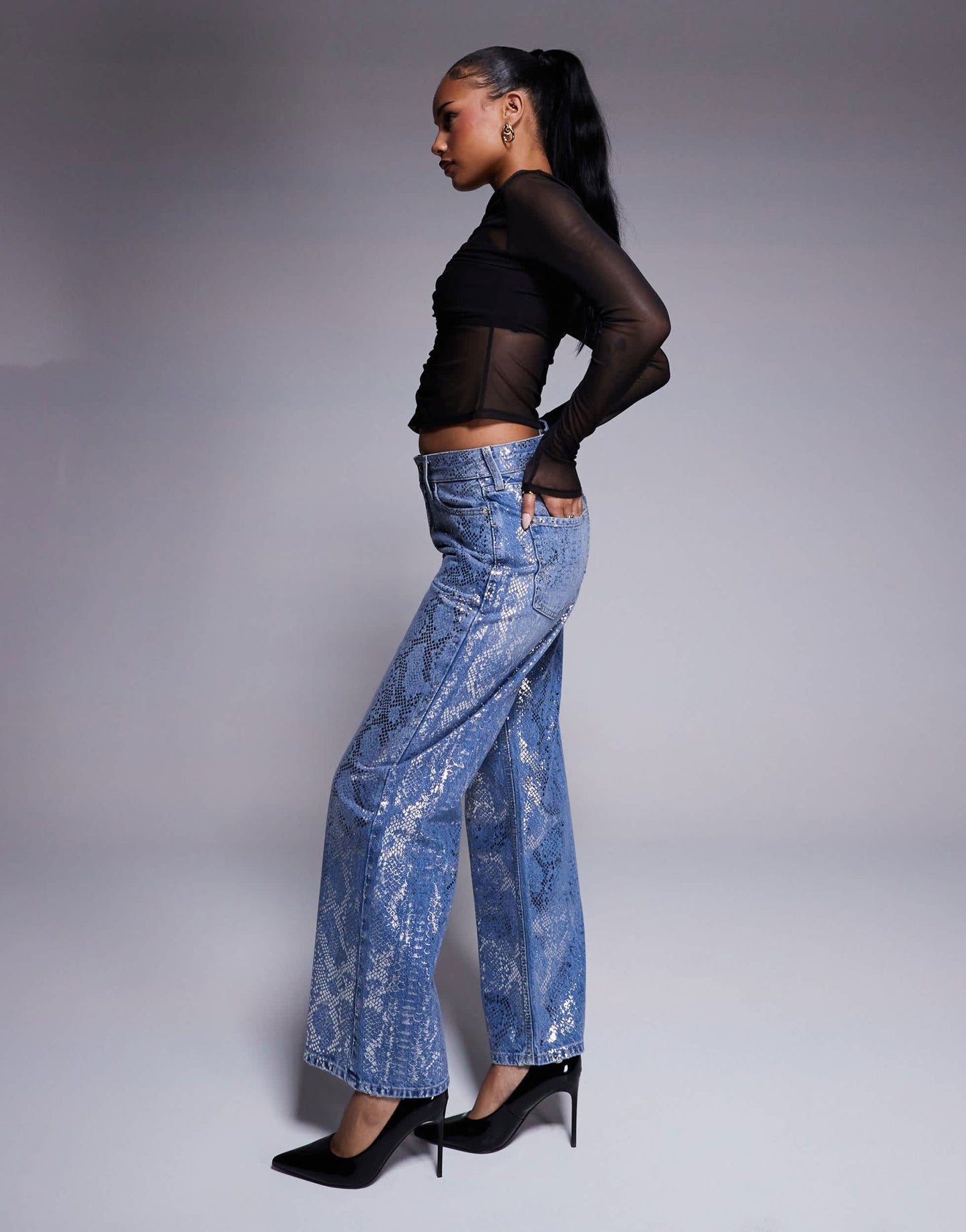 River Island Petite foil snake print relaxed straight jean in midwash blue - ASOS Sample Sale