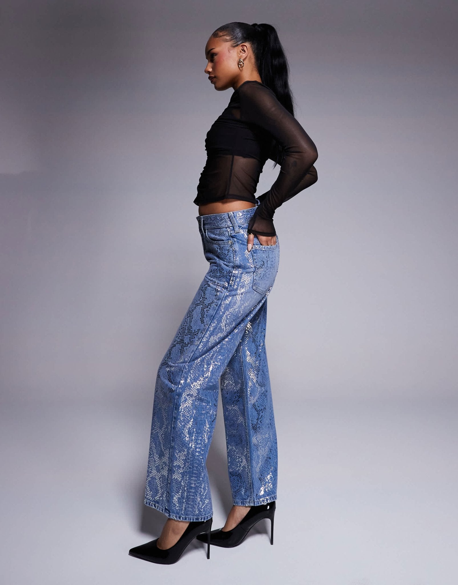 River Island Petite foil snake print relaxed straight jean in midwash blue - ASOS Sample Sale