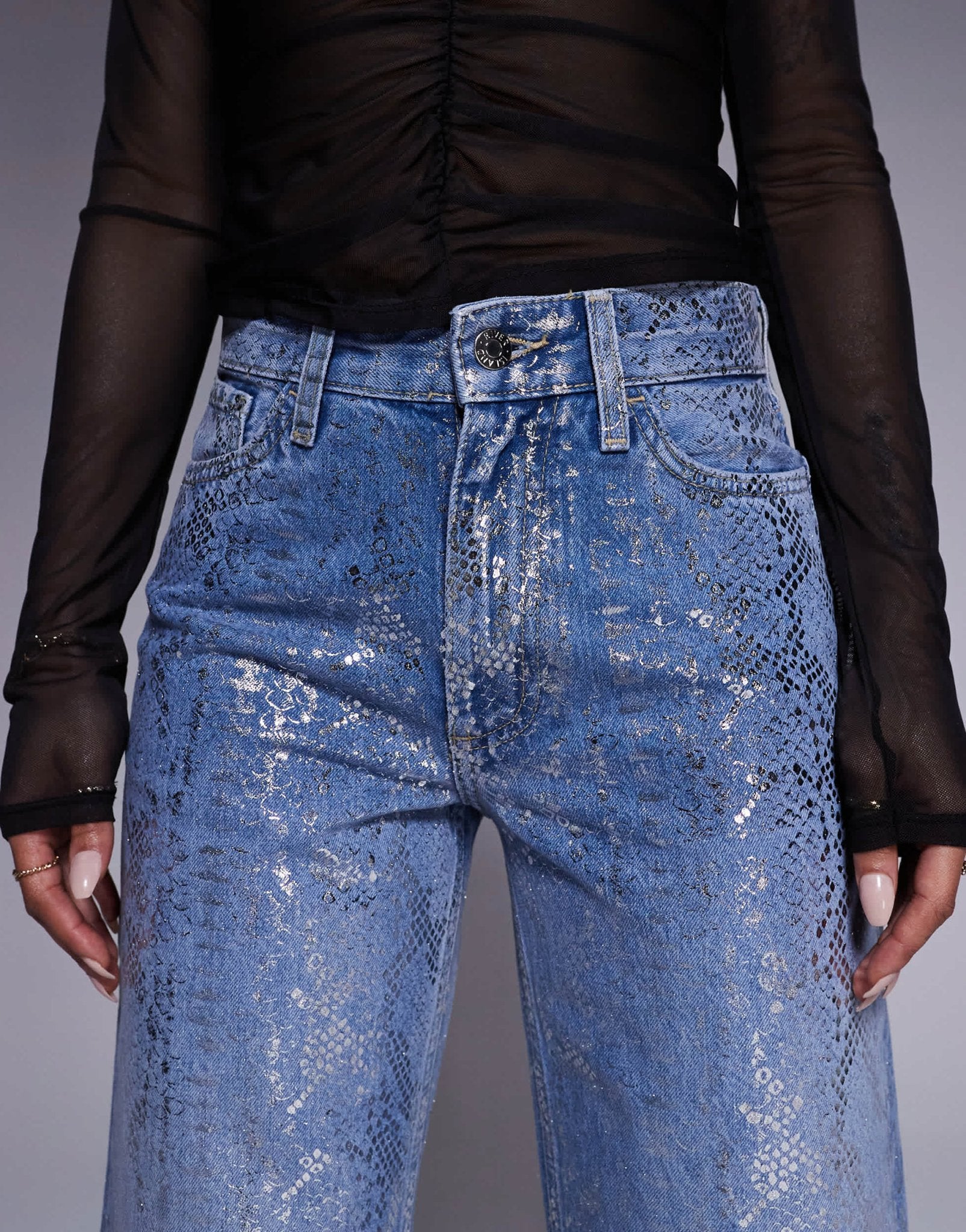 River Island Petite foil snake print relaxed straight jean in midwash blue - ASOS Sample Sale