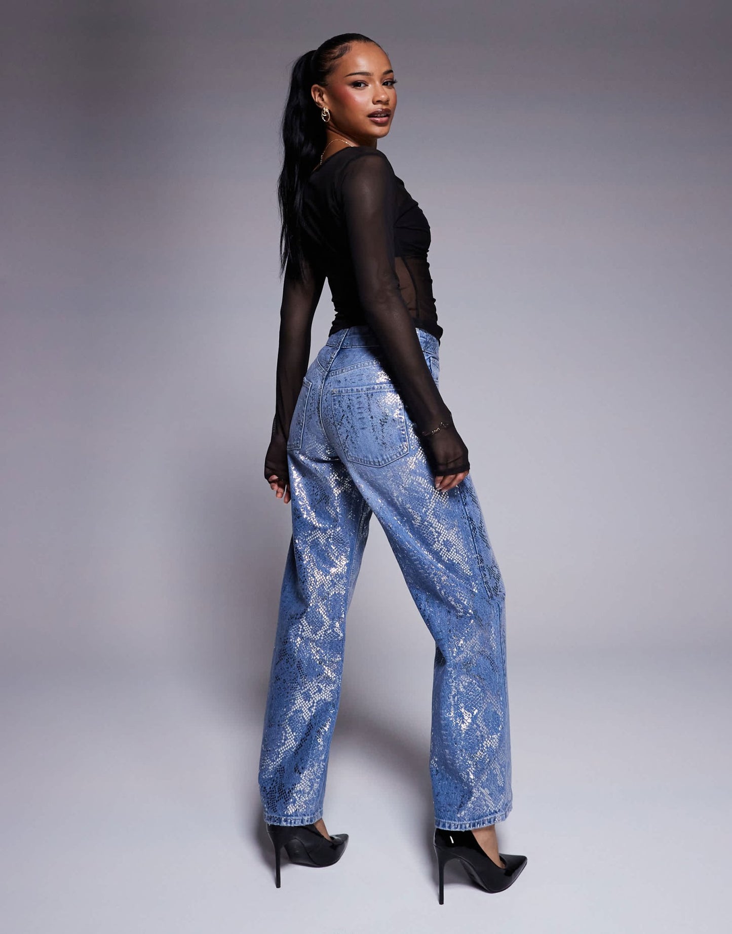 River Island Petite foil snake print relaxed straight jean in midwash blue - ASOS Sample Sale