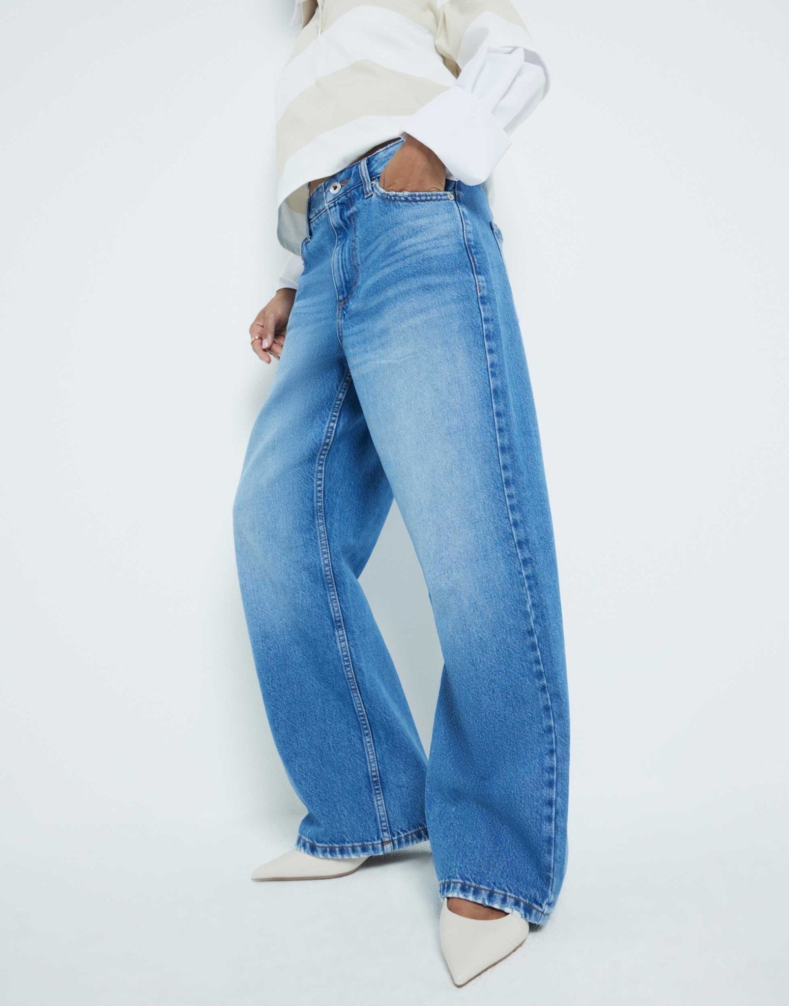 River Island Petite relaxed straight fit jeans in blue - medium - ASOS Sample Sale