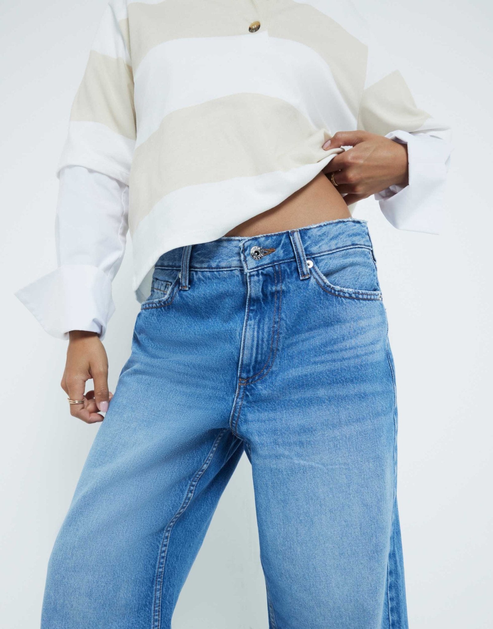 River Island Petite relaxed straight fit jeans in blue - medium - ASOS Sample Sale
