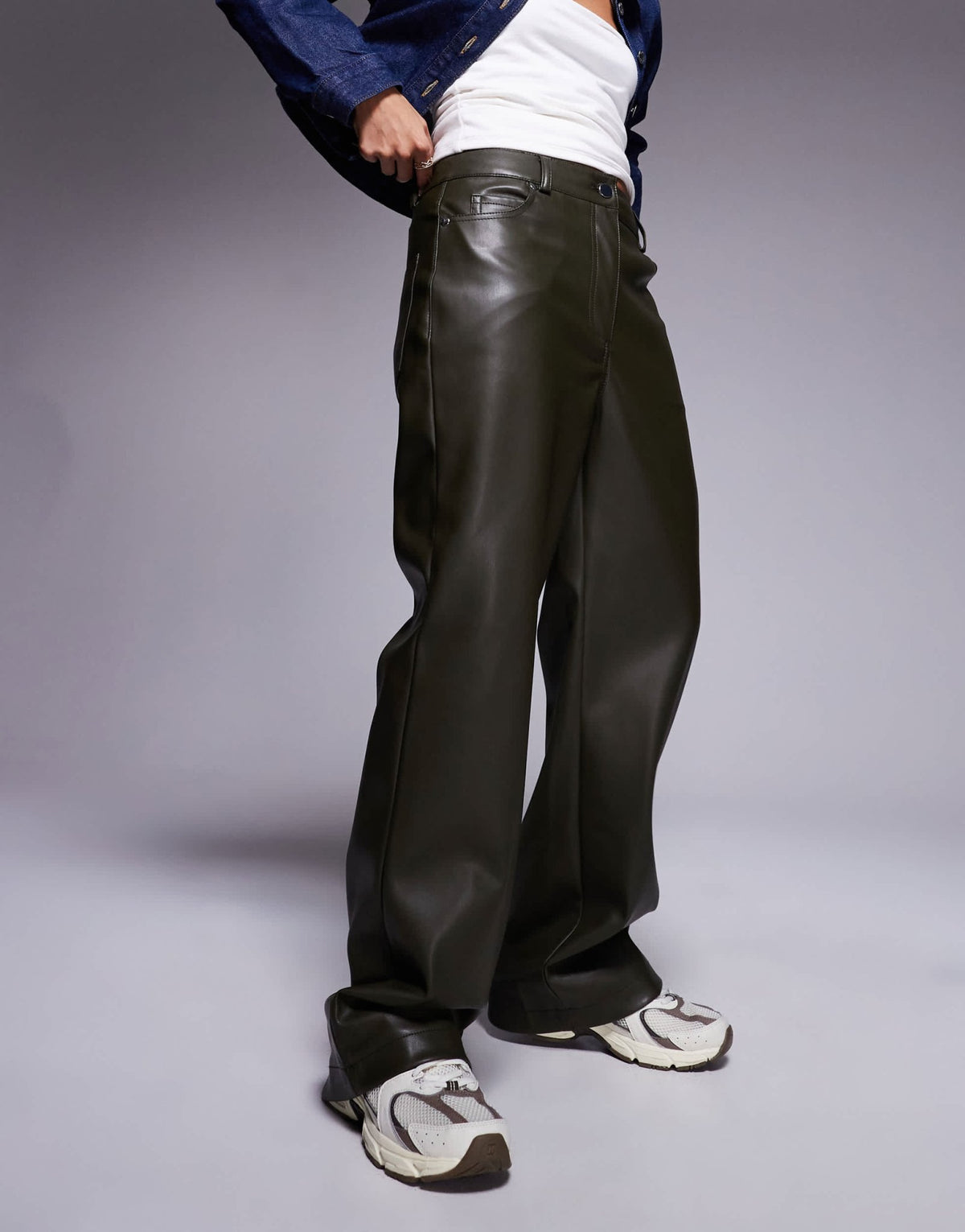 River Island Petite relaxed straight trouser in khaki - ASOS Sample Sale