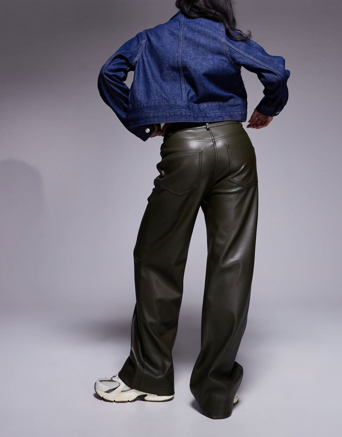 River Island Petite relaxed straight trouser in khaki - ASOS Sample Sale