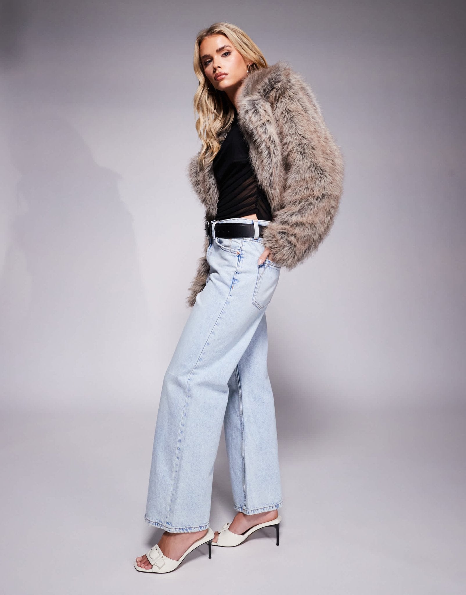 River Island Petite straight jean in lightwash blue - ASOS Sample Sale
