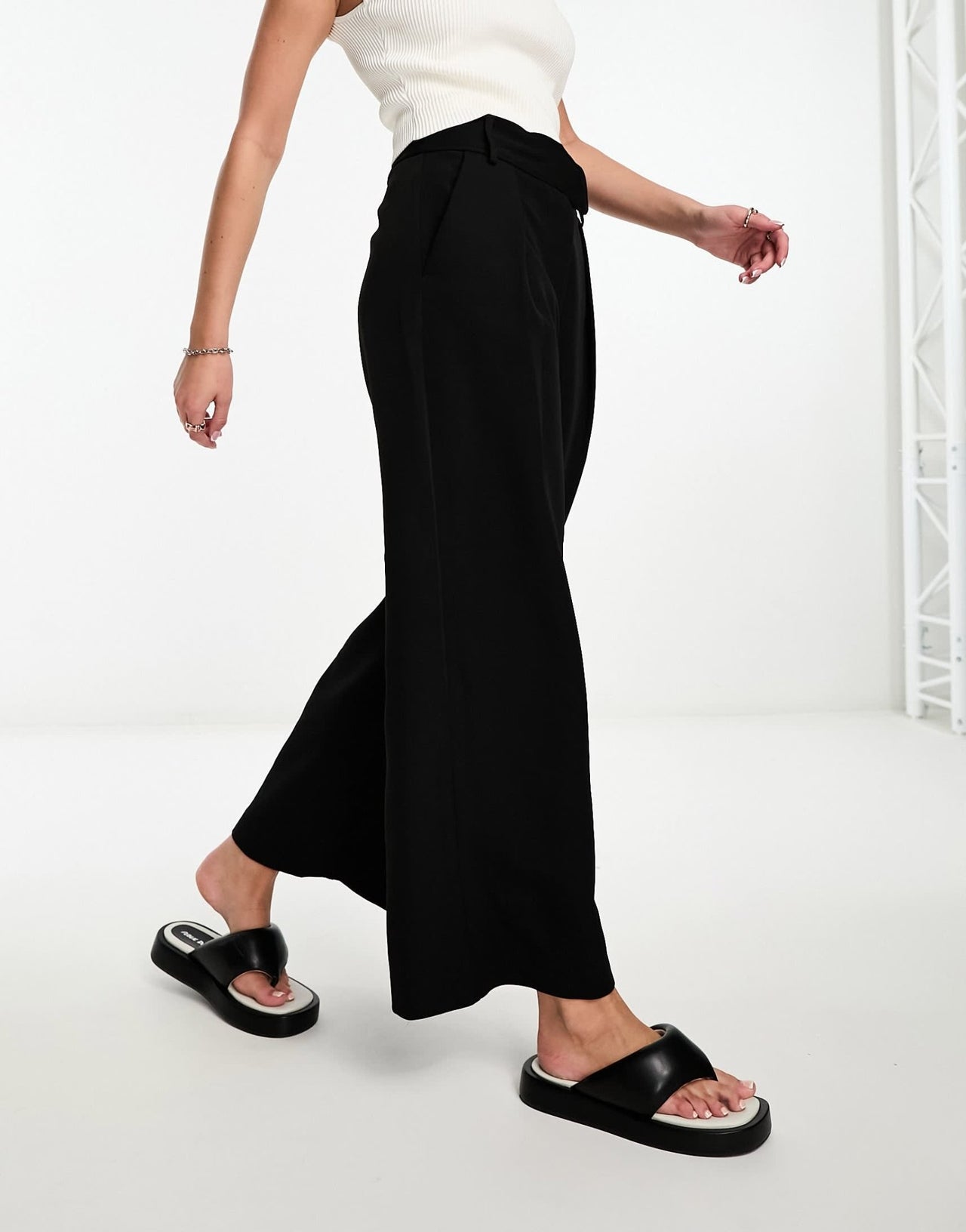 River Island Petite wide leg dad trouser in black - ASOS Sample Sale