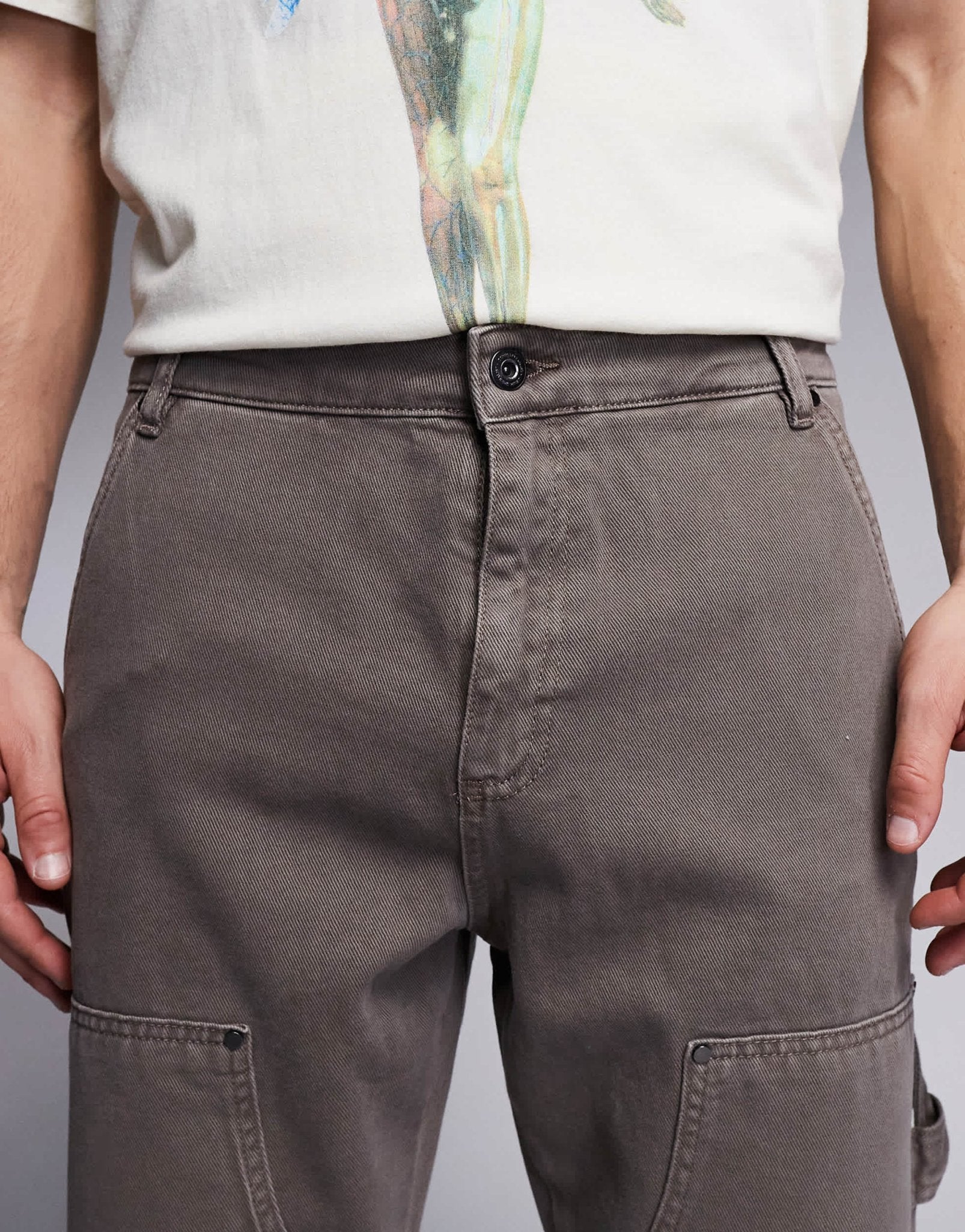 River Island relaxed carpenter jeans in brown - ASOS Sample Sale