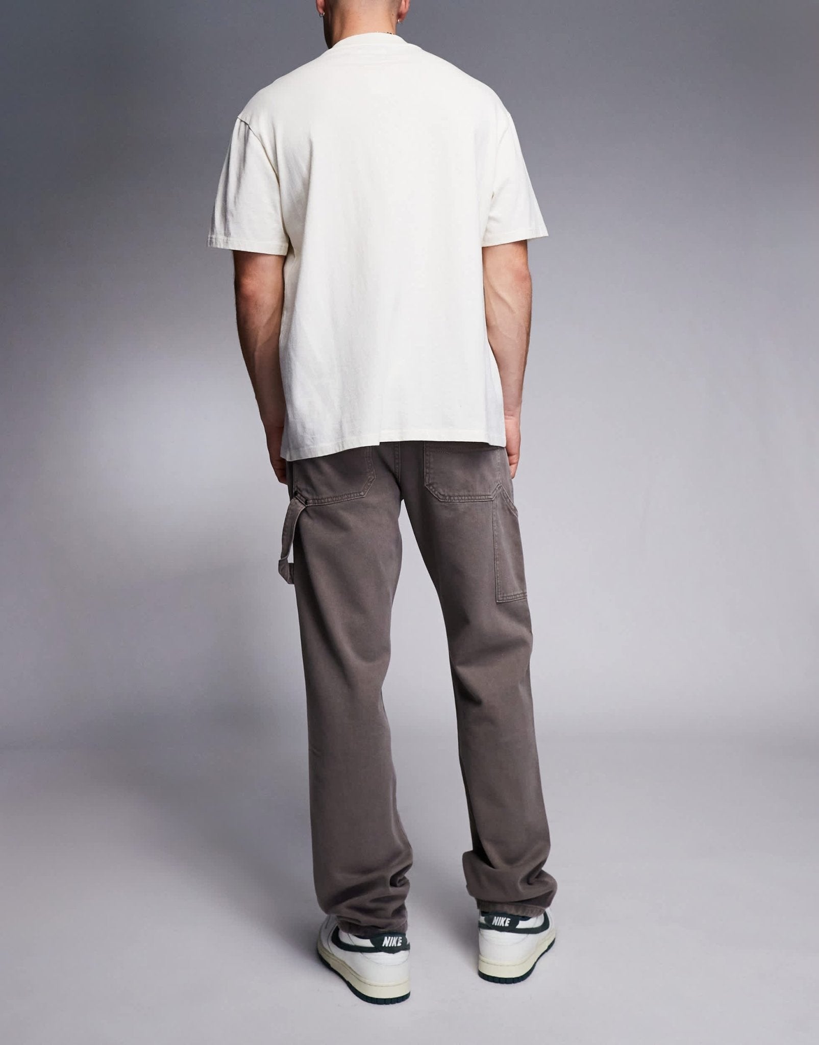 River Island relaxed carpenter jeans in brown - ASOS Sample Sale