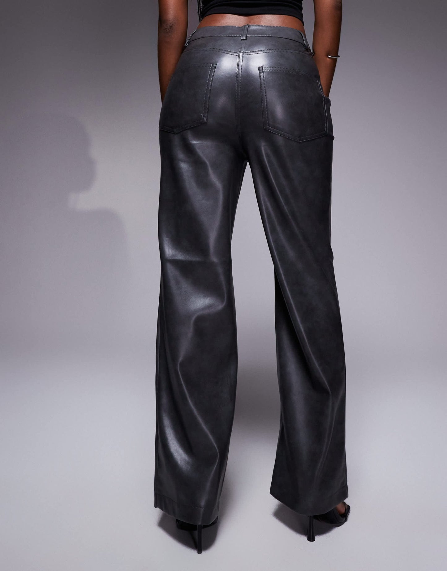 River Island relaxed straight leg jean in grey - ASOS Sample Sale