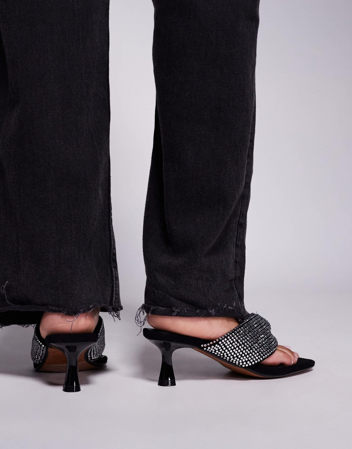 River Island toe thong heeled sandal with diamante detail in black - ASOS Sample Sale