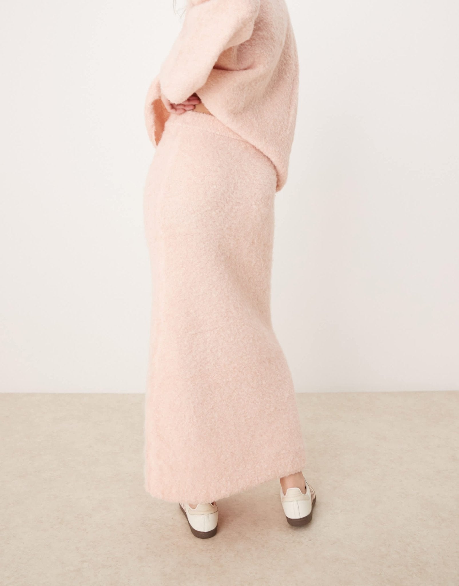 River Island ultra fluffy knitted maxi skirt co - ord in light pink - ASOS Sample Sale