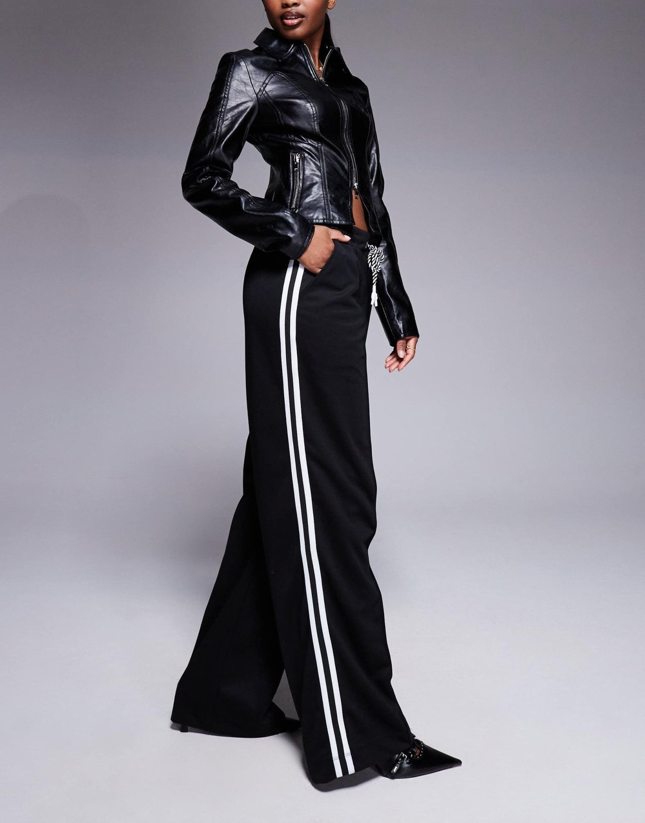 River Island wide leg joggers with side stripe in black - ASOS Sample Sale