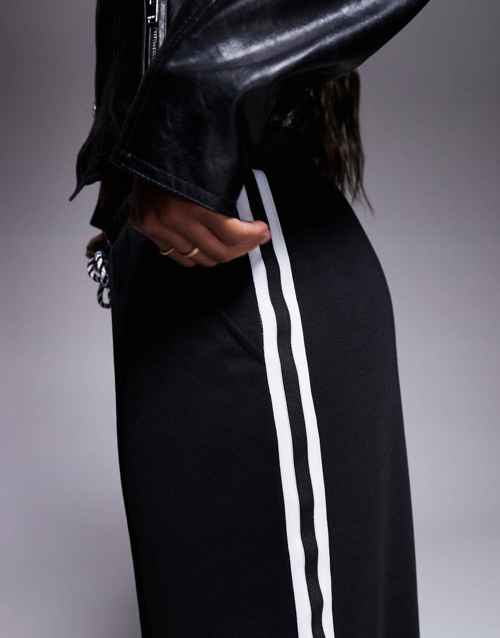 River Island wide leg joggers with side stripe in black - ASOS Sample Sale