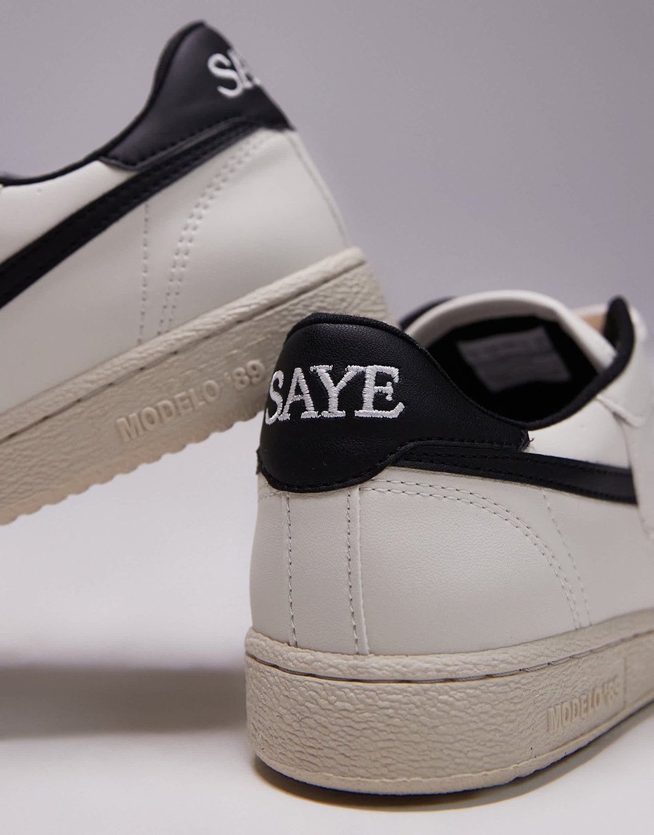 Saye unisex Modelo '89 trainers in black - ASOS Sample Sale