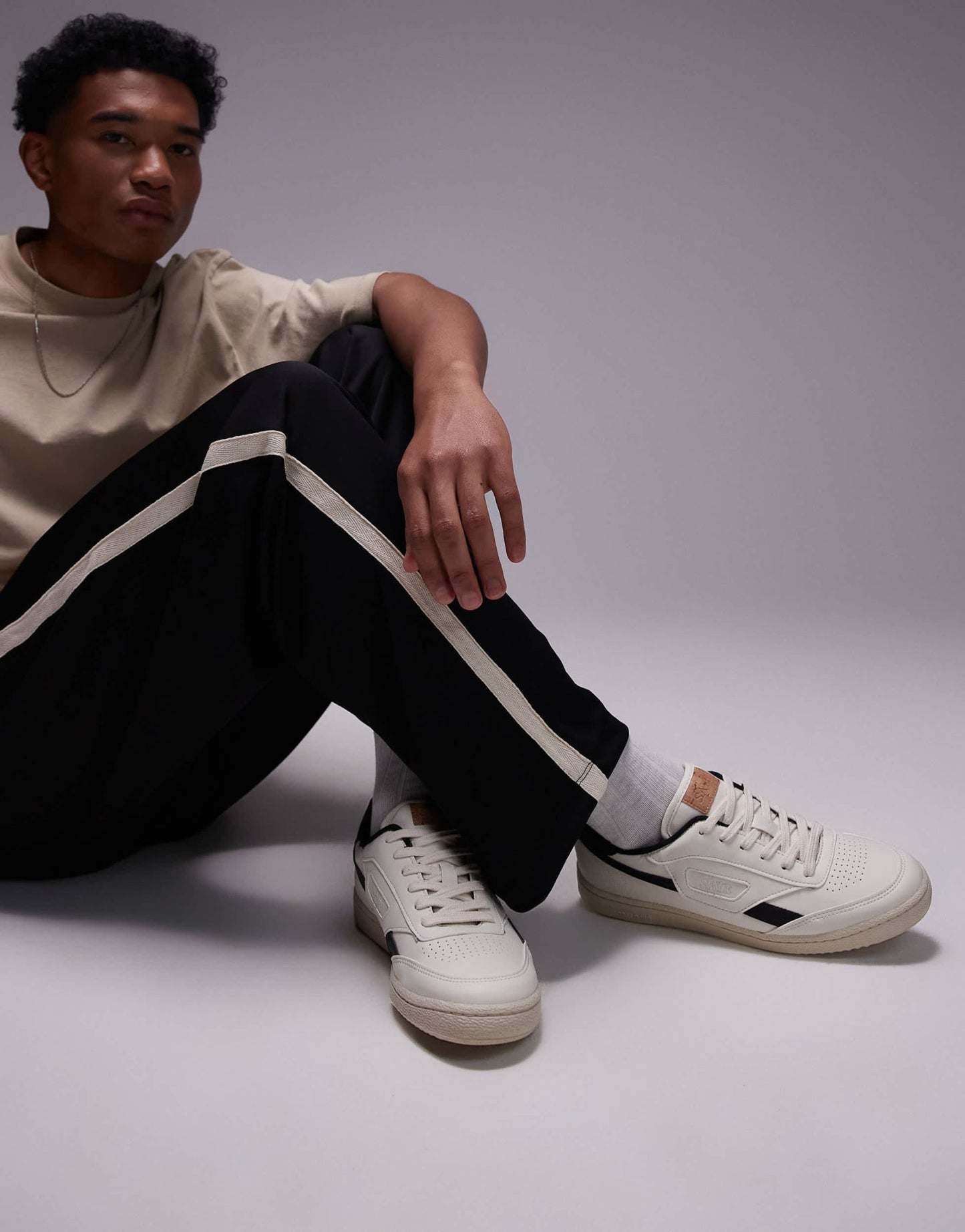 Saye unisex Modelo '89 trainers in black - ASOS Sample Sale