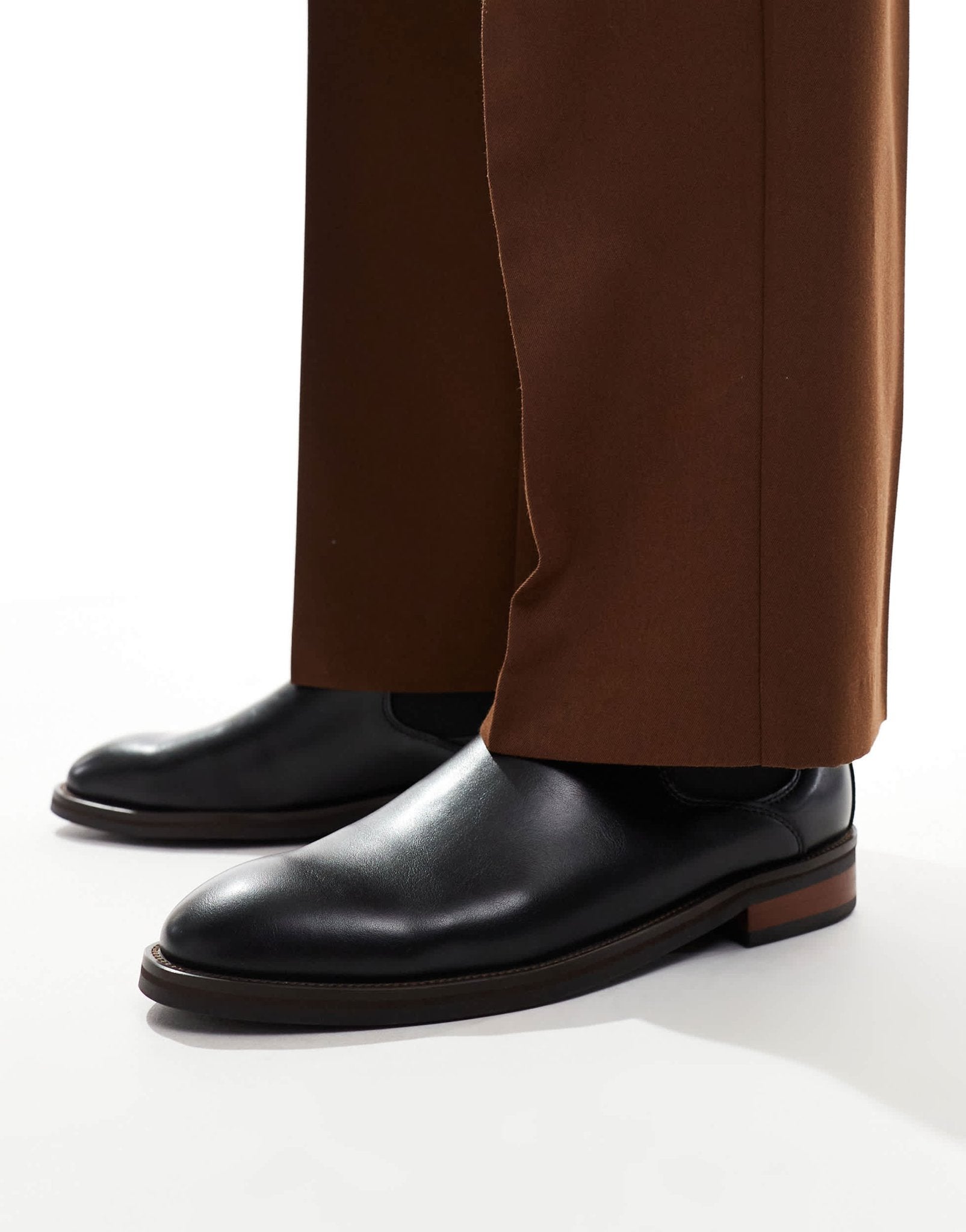 schuh Damon chelsea boots in black - ASOS Sample Sale