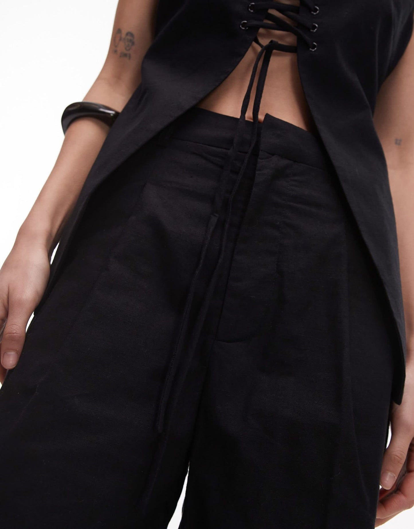 SNDYS linen blend longline shorts co - ord in black - ASOS Sample Sale