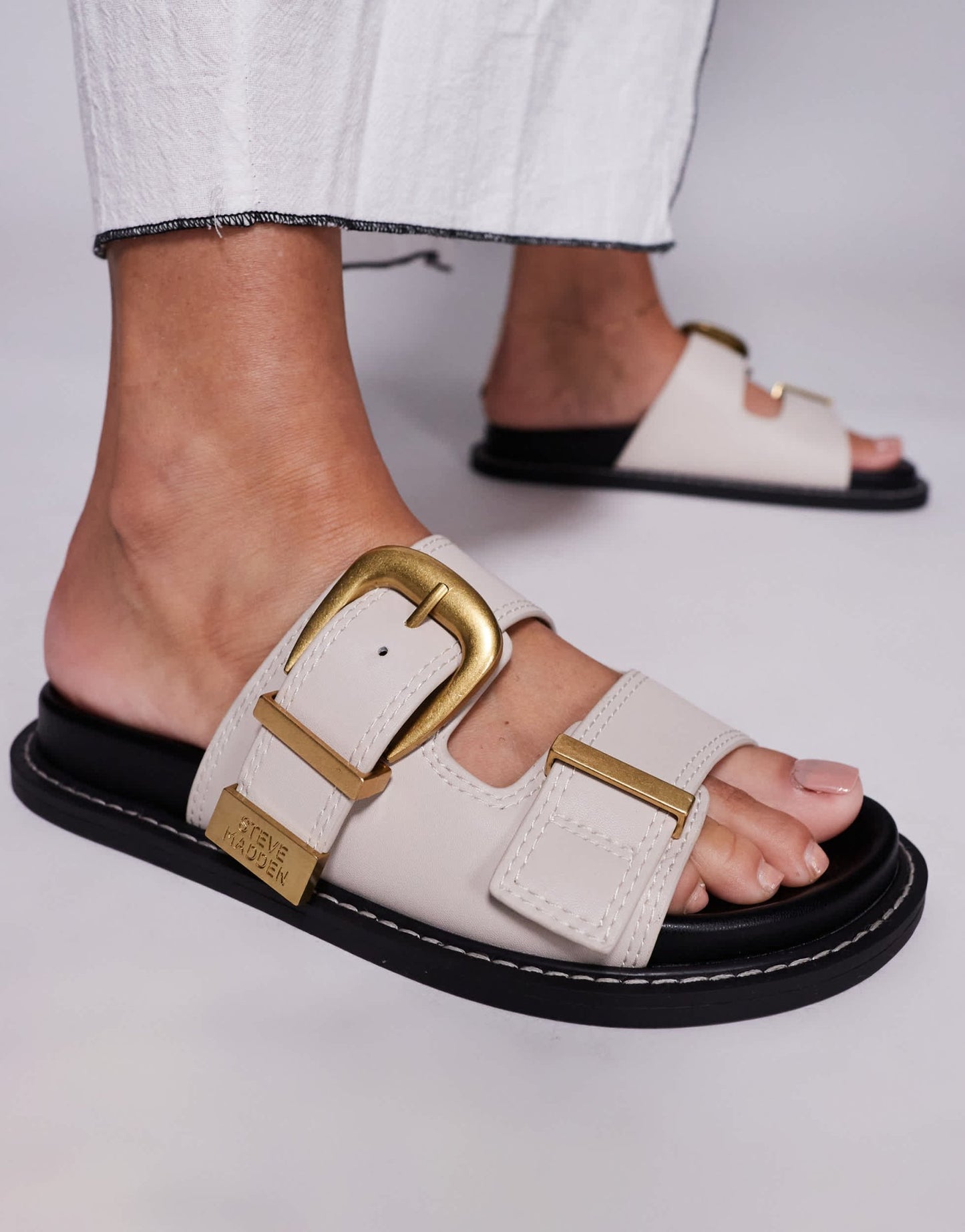 Steve Madden Arche sandals with buckles in leather white - ASOS Sample Sale
