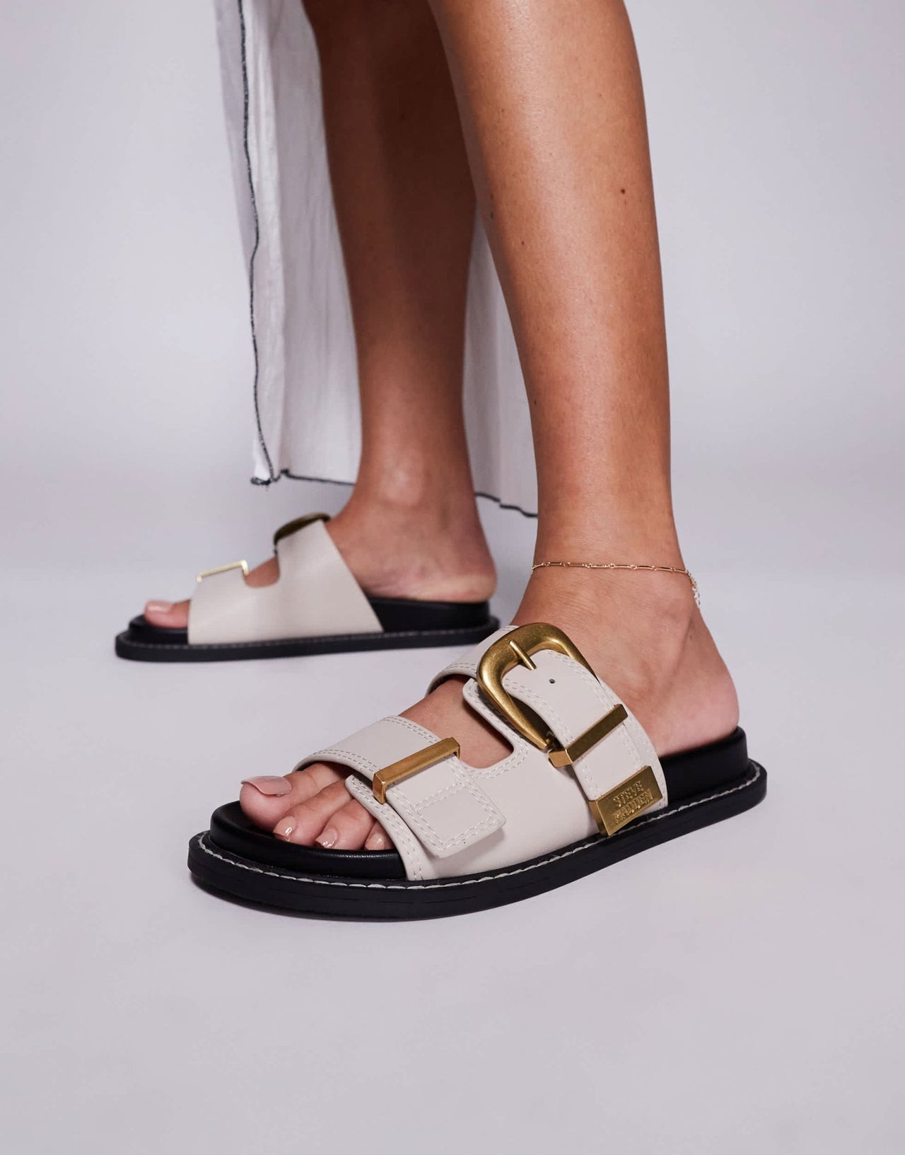 Steve Madden Arche sandals with buckles in leather white - ASOS Sample Sale