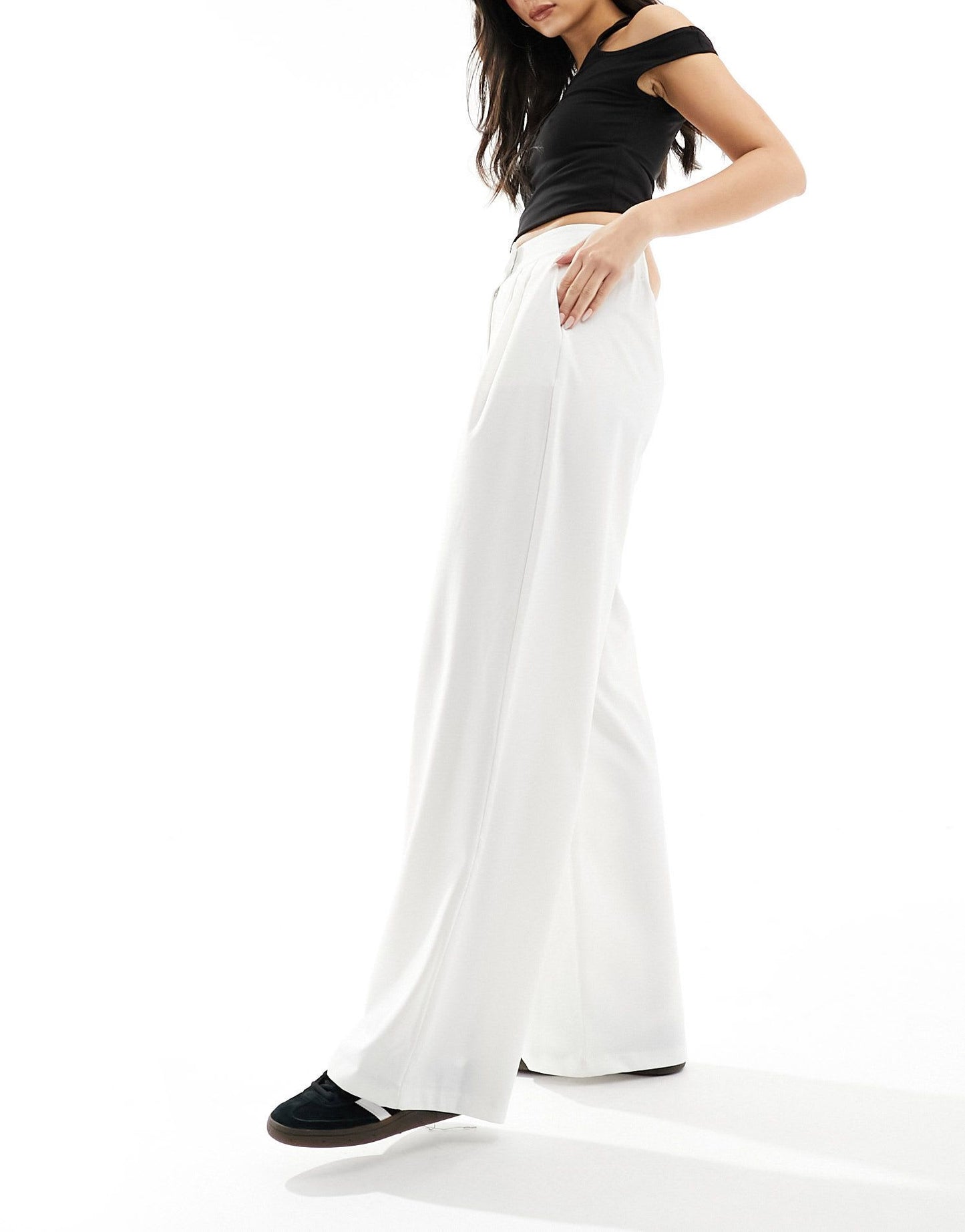 Stradiarius tailored pleat front trousers in ecru - ASOS Sample Sale